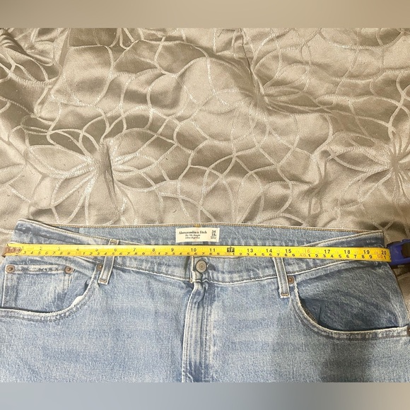 Abercrombie & Fitch 👖 - Picture 5 of 5